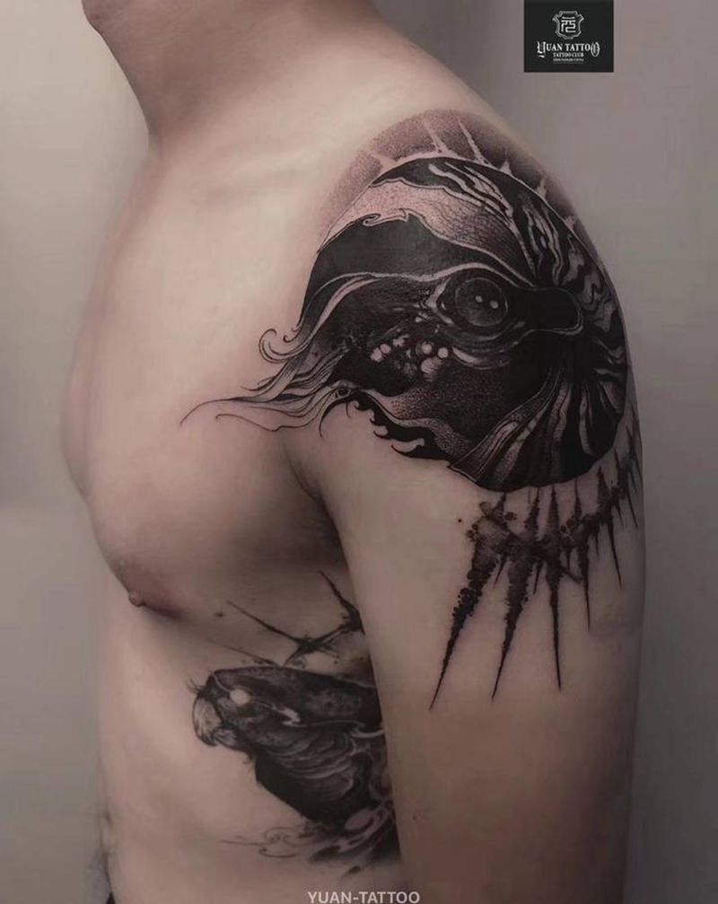 鹦鹉螺纹身图片_肩部手臂暗黑动物纹身图案