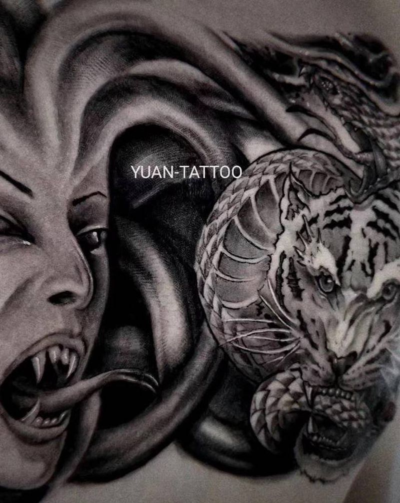 美杜莎/老虎/蛇纹身图片_胸部新传统欧美写实暗黑神话纹身图案