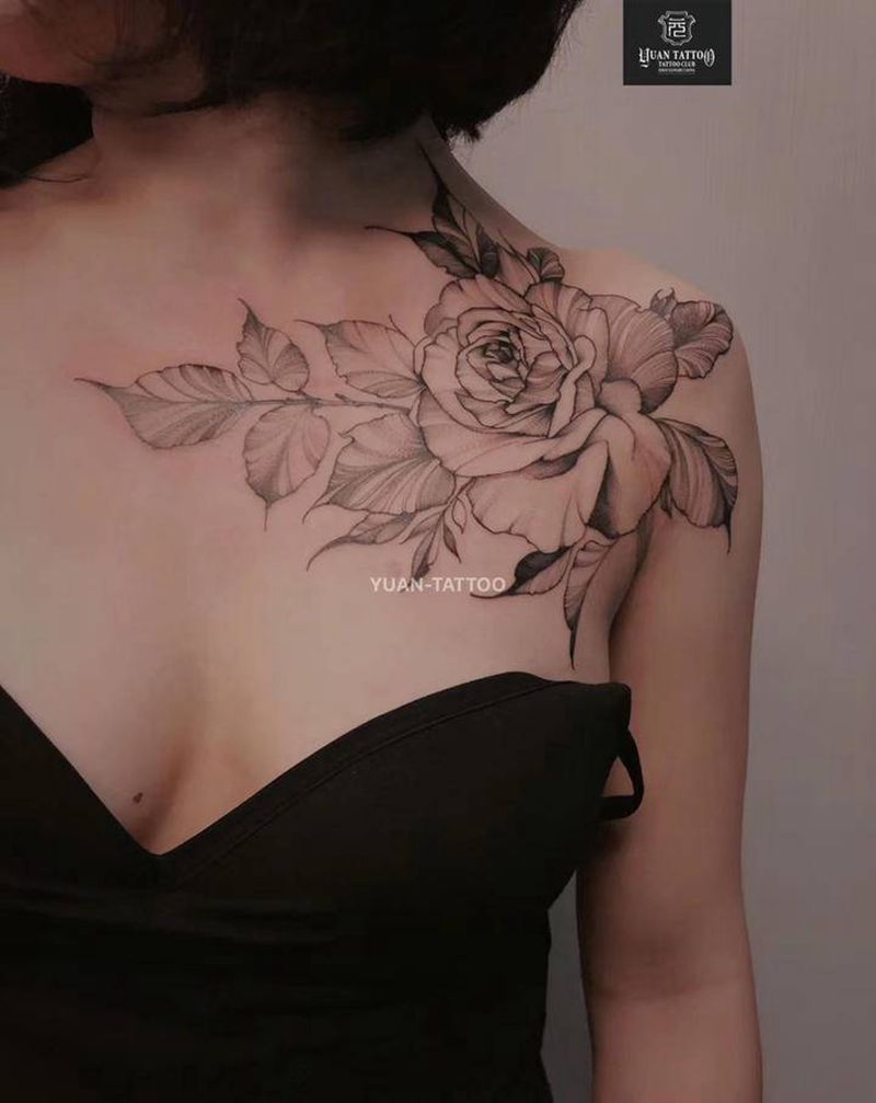 女神素花纹身图片_肩部点刺锁骨纹身图案