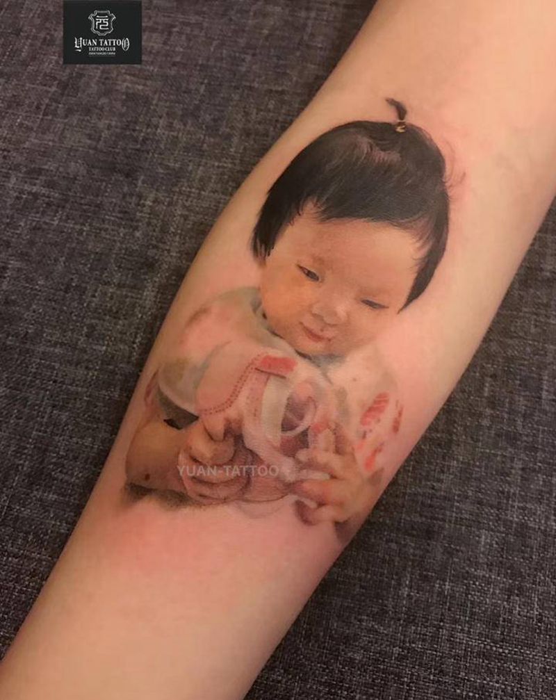 小宝贝女娃娃纹身图片_手部手臂欧美写实水彩纹身图案
