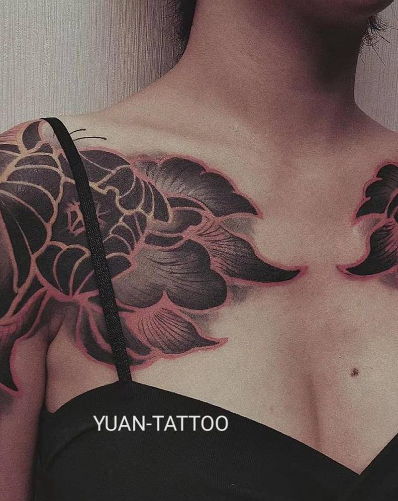 双肩花遮盖纹身图片_肩部新传统花卉纹身图案