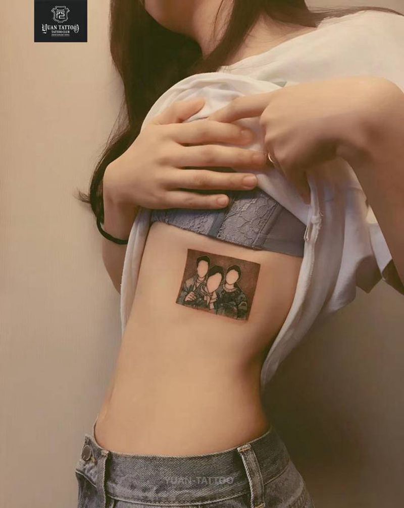 一人纹身/全家参军纹身图片_腰部线条简笔画纹身图案