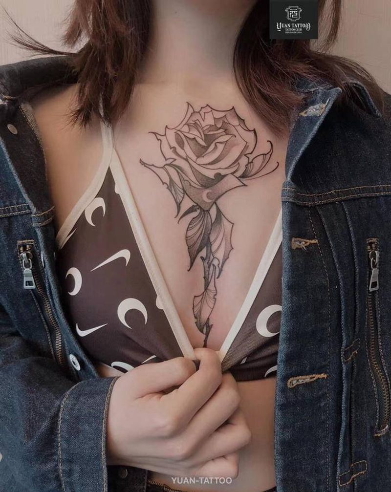 玫瑰/月亮纹身图片_胸部点刺花卉纹身图案