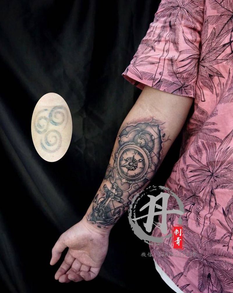 写实时钟遮盖纹身图片_手臂欧美写实纹身图案