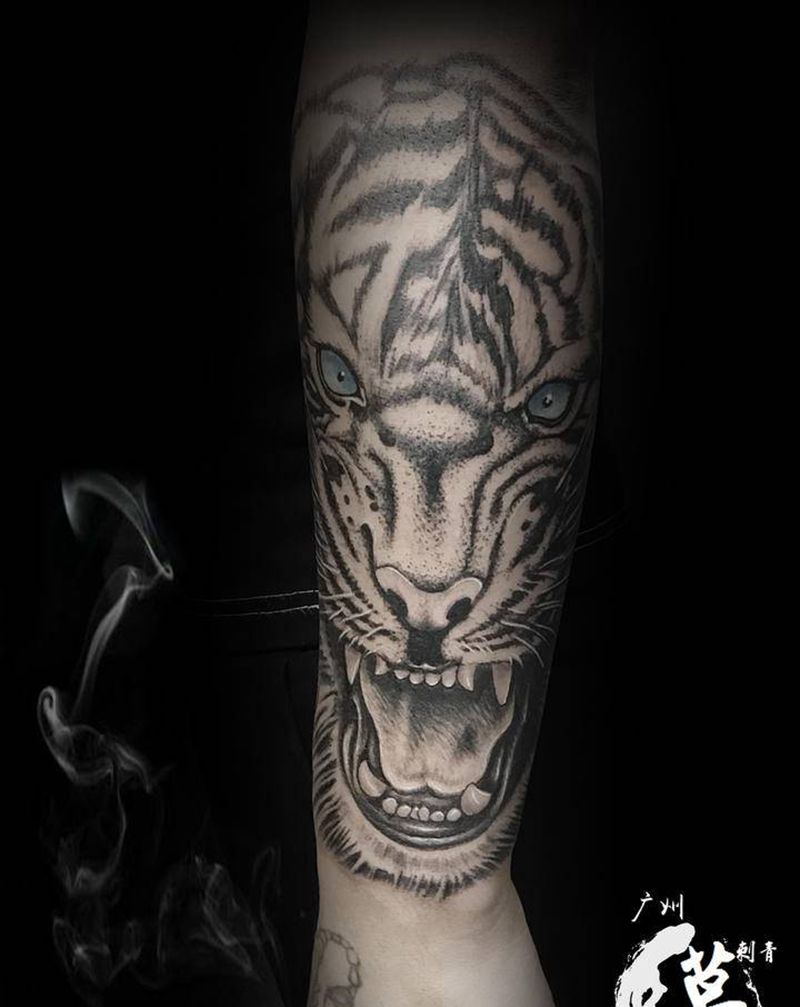 欧美黑灰包小臂纹身图片_手臂手部欧美写实纹身图案