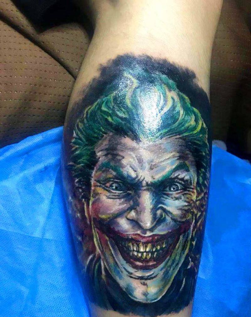 小丑纹身图片_腿部纹身图案