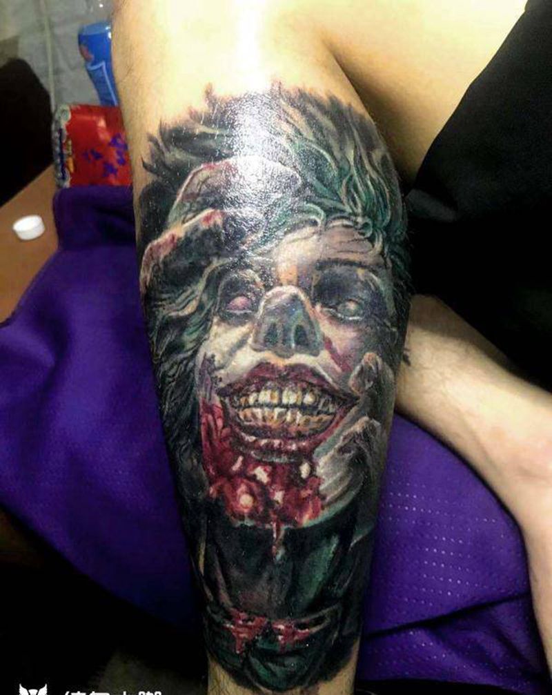 小丑纹身图片_腿部纹身图案