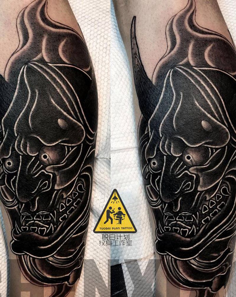黑般若纹身图片_脚部老传统遮盖纹身图案