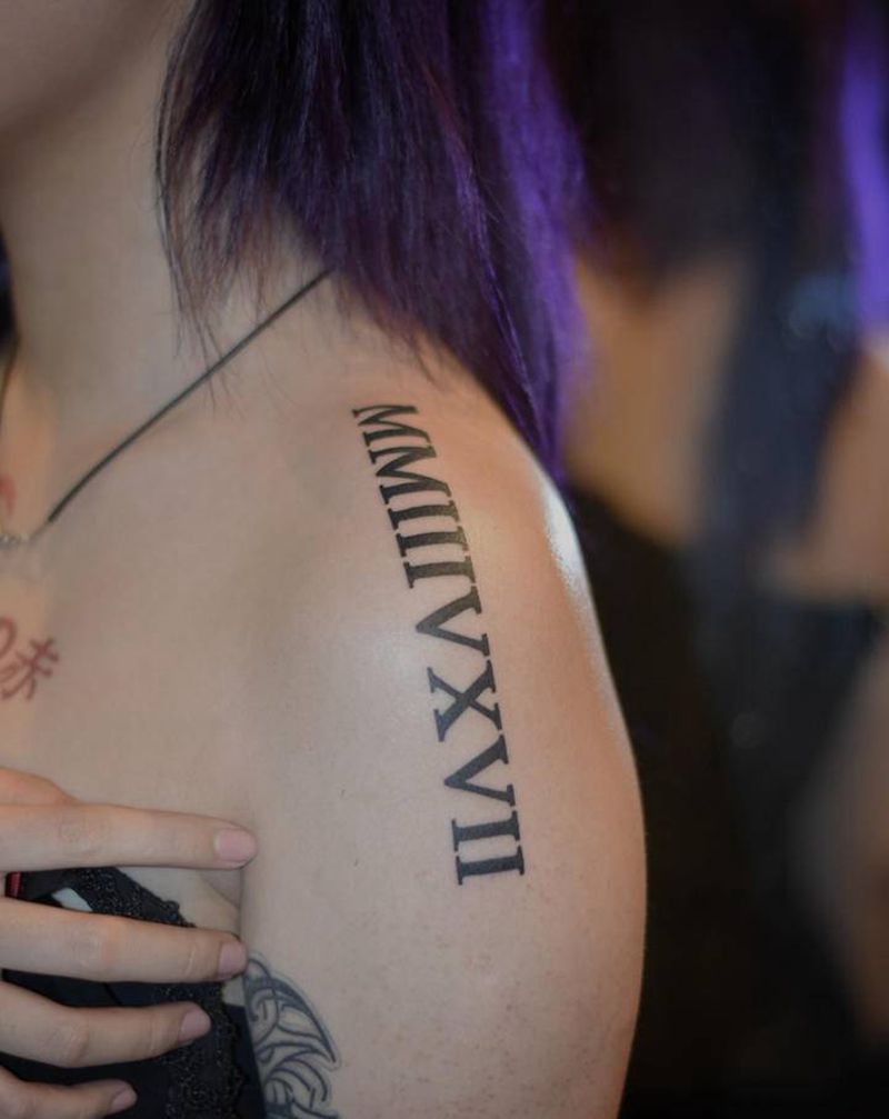 罗马字体纹身图片_肩部纹身图案