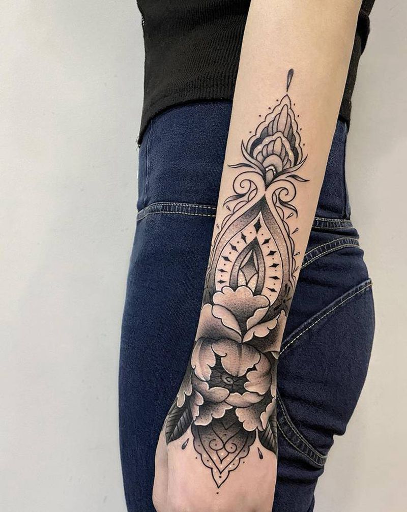 梵花牡丹纹身图片_手臂手部点刺几何梵花臂环牡丹花纹身图案