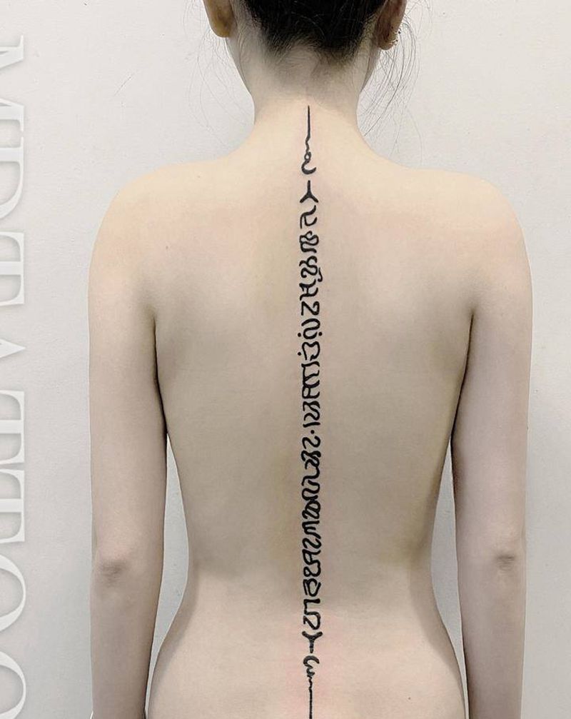 梵文纹身图片_背部腰部图腾梵文经文字体纹身图案