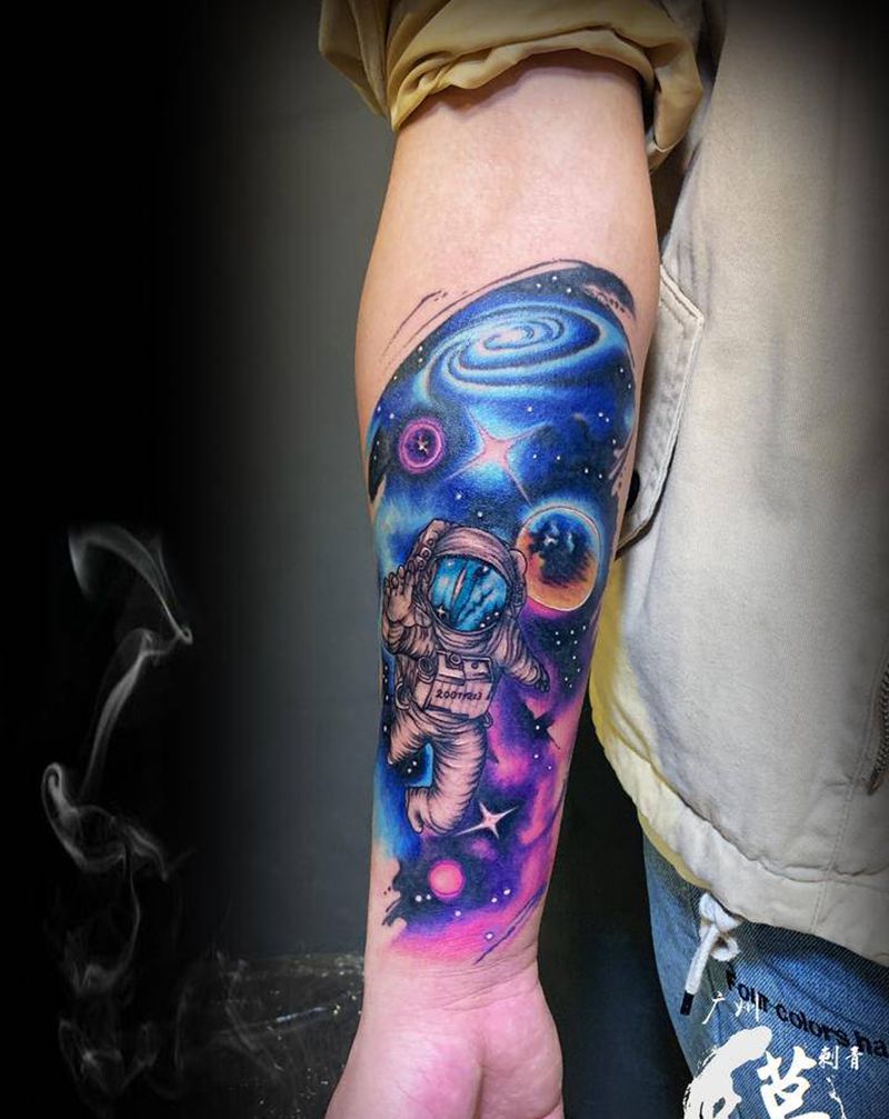 星空纹身图片_手部欧美写实水彩纹身图案