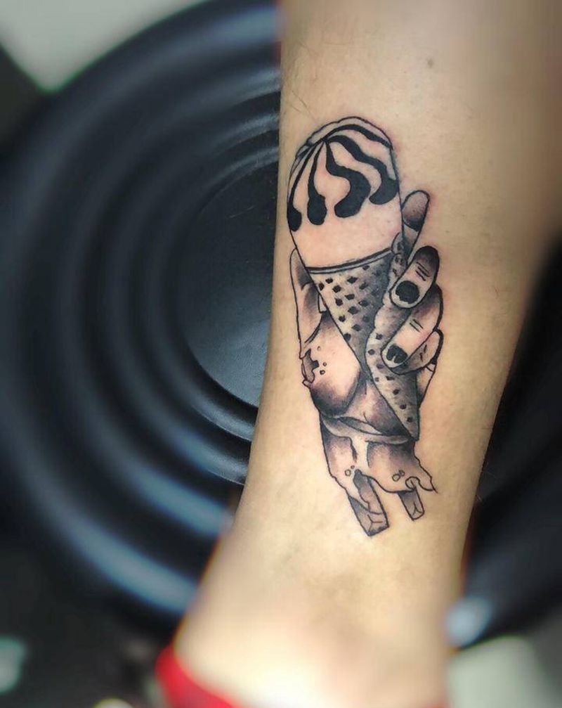 黑灰雪糕纹身图片_脚部纹身图案