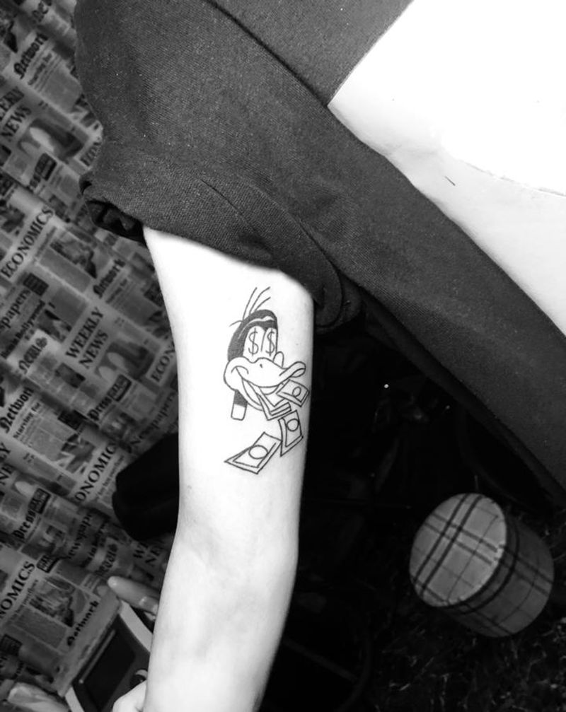 提款鸭纹身图片_手部纹身图案