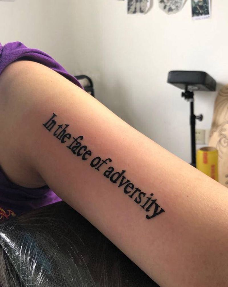 英文字体纹身图片_手部纹身图案