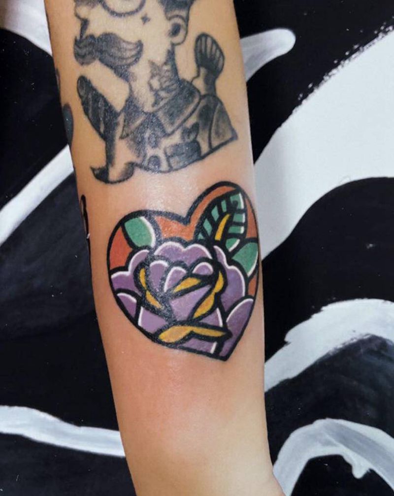 花纹身图片_手部Old School纹身图案