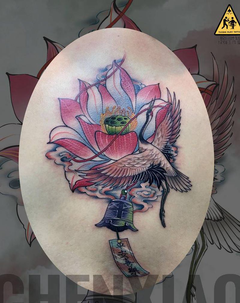 鹤莲纹身图片_背部新传统纹身图案