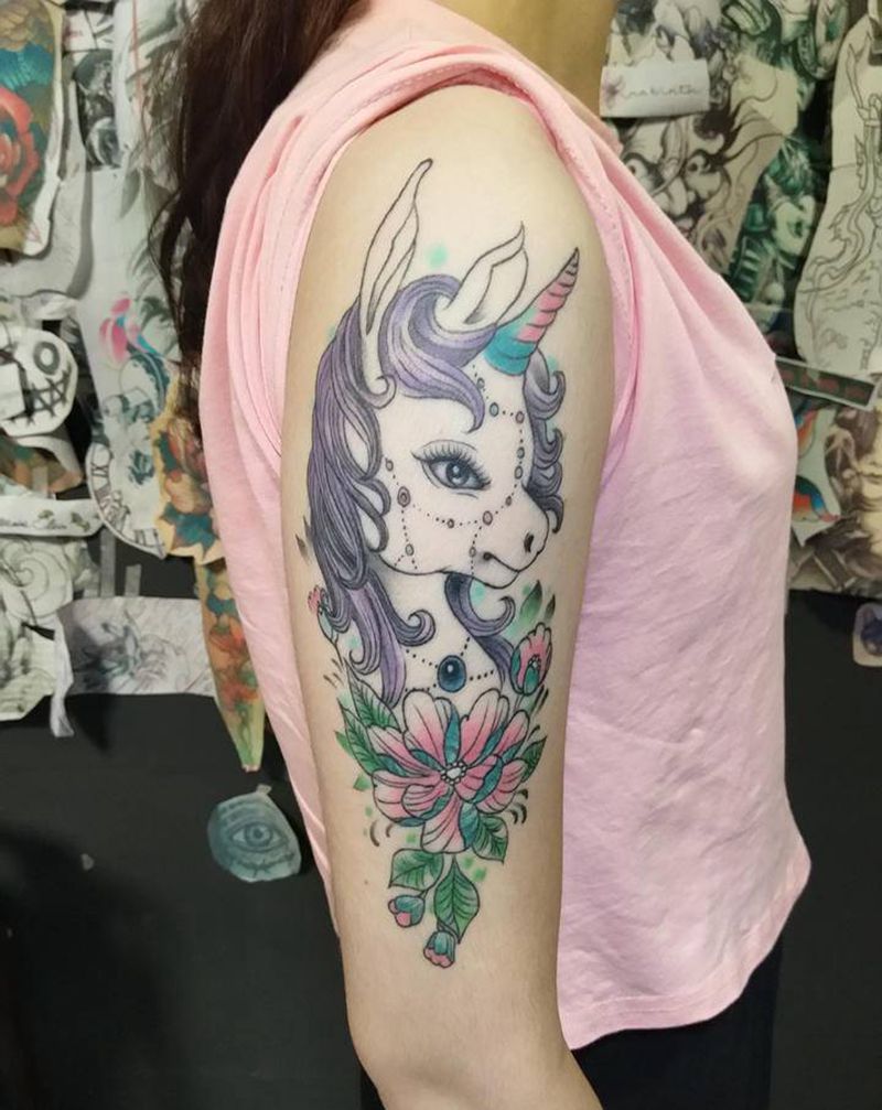 恢复一年后纹身图片_手部手臂New School水彩独角兽纹身图案