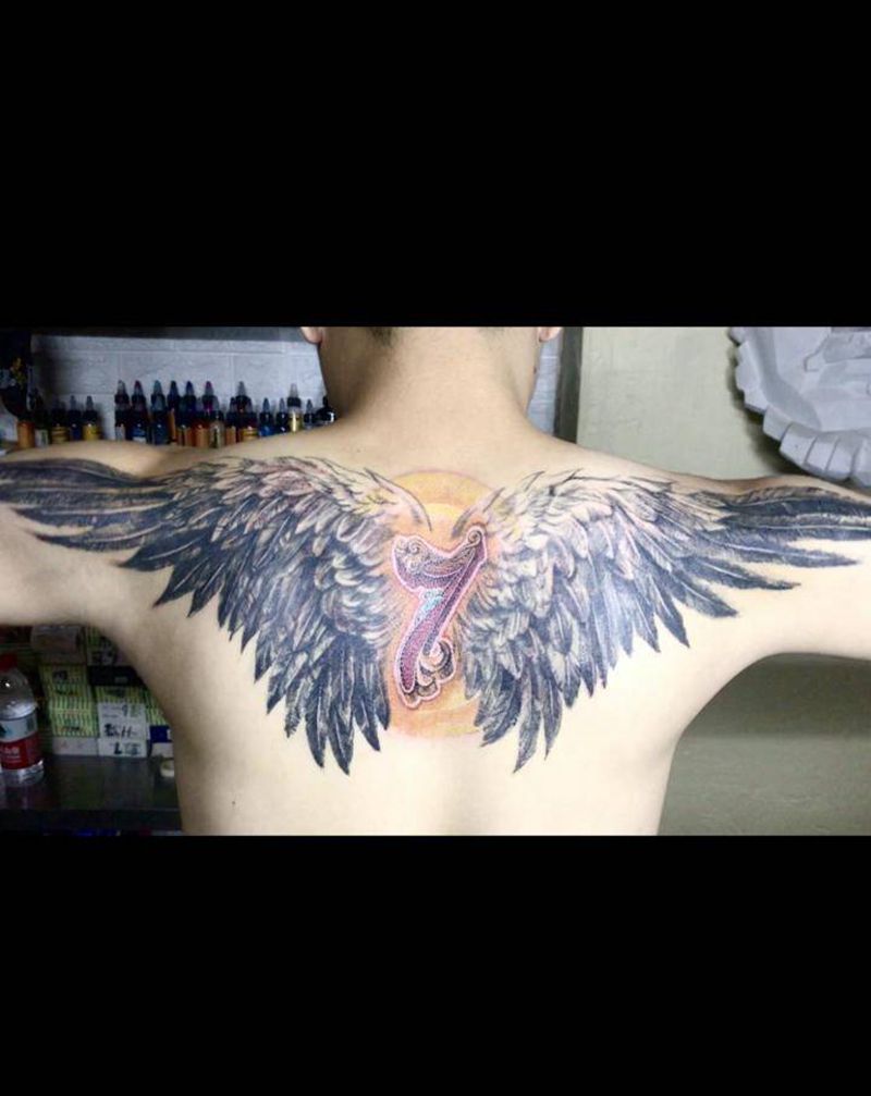 翅膀与幸运号码纹身图片_背部肩部纹身图案