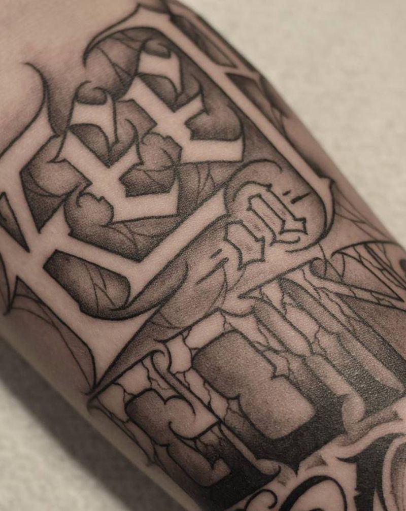 花体字纹身图片_手部花体字纹身图案