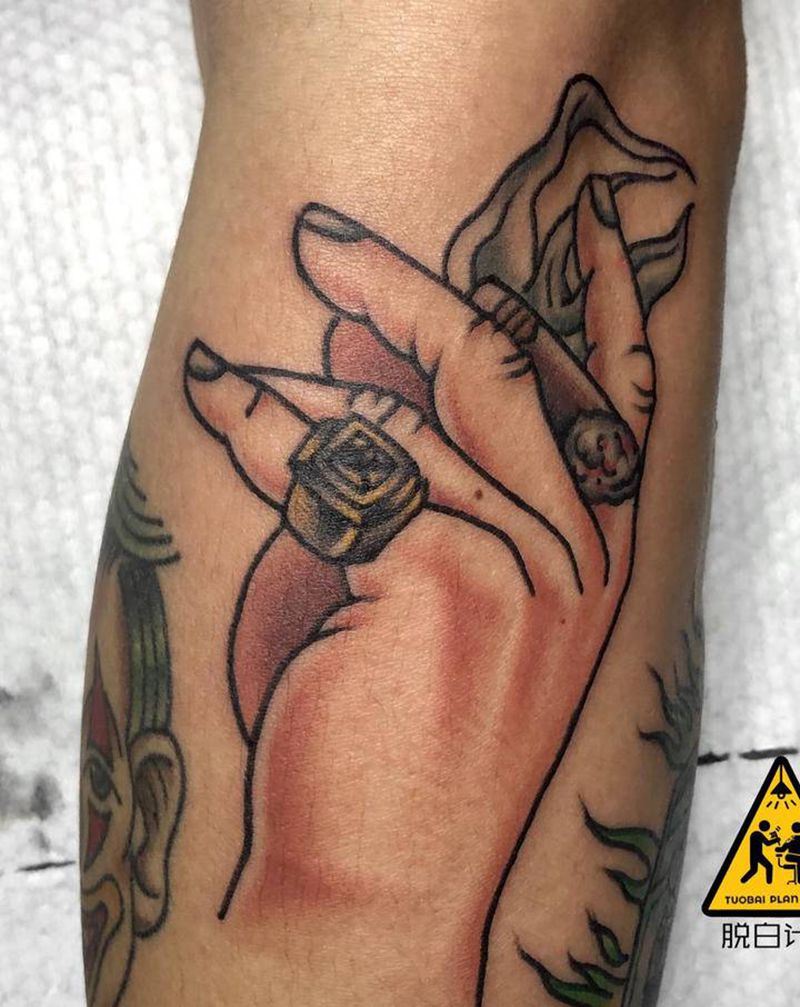 黑帮之手纹身图片_手部手臂Old School纹身图案