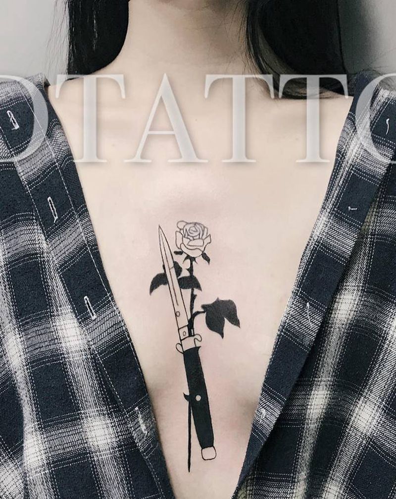 匕首玫瑰纹身图片_胸部腹部Old School几何暗黑匕首玫瑰胸口纹身图案