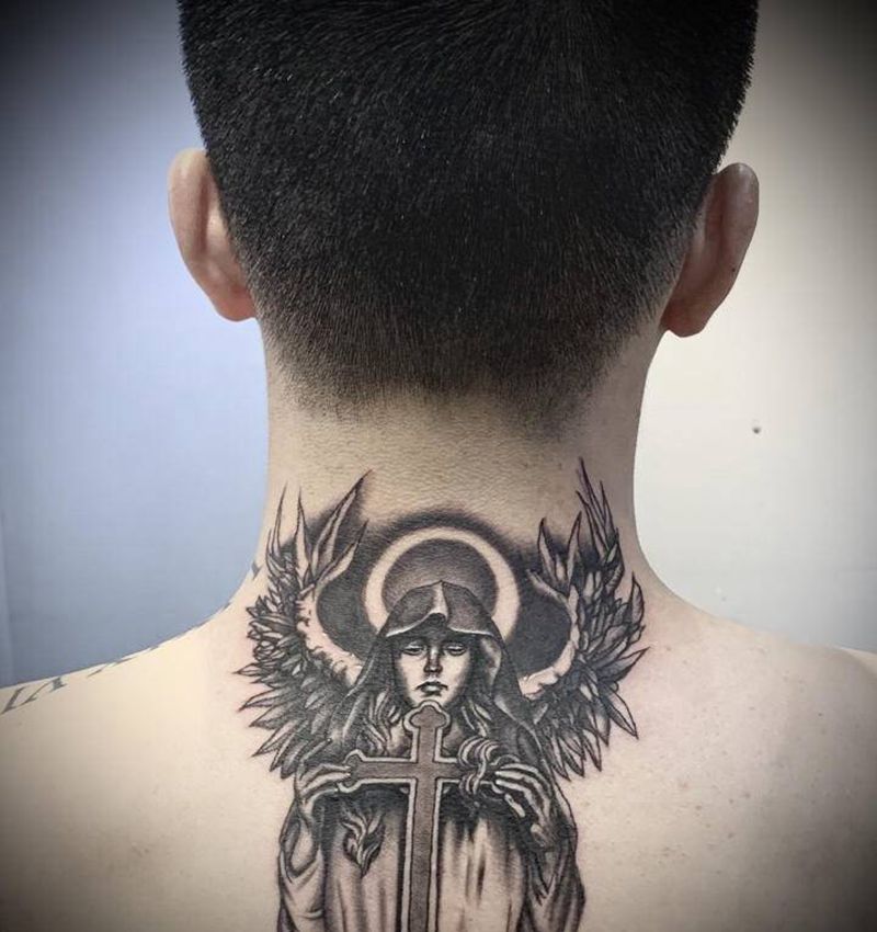 天使纹身图片_颈部欧美写实纹身图案