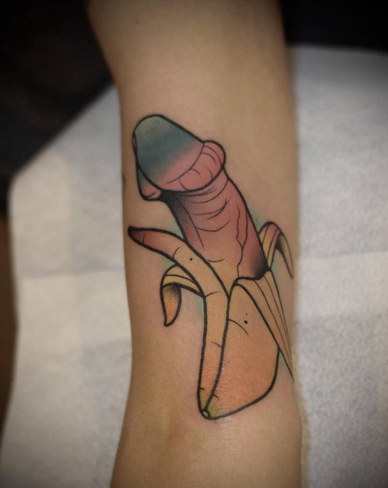 香蕉纹身图片_手部Old SchoolNew School纹身图案