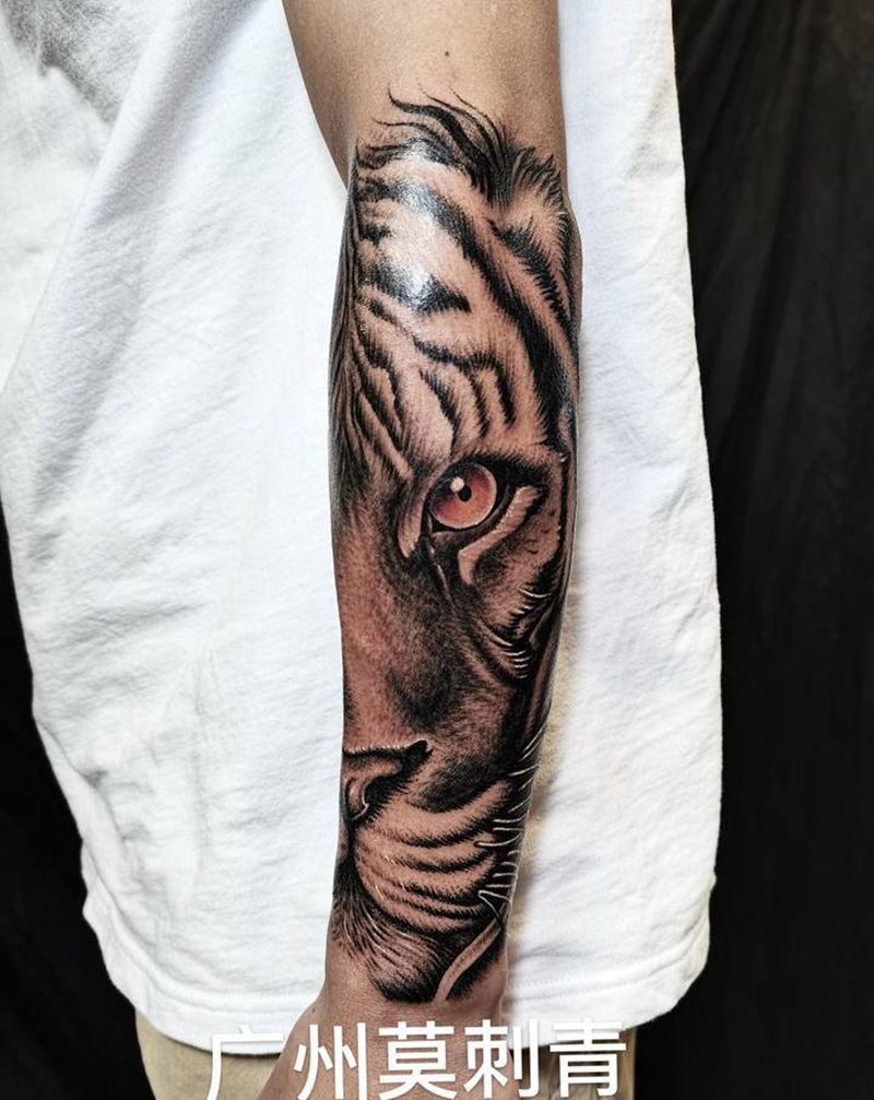 小臂猛虎纹身图片_手部手臂欧美写实新传统虎纹身图案