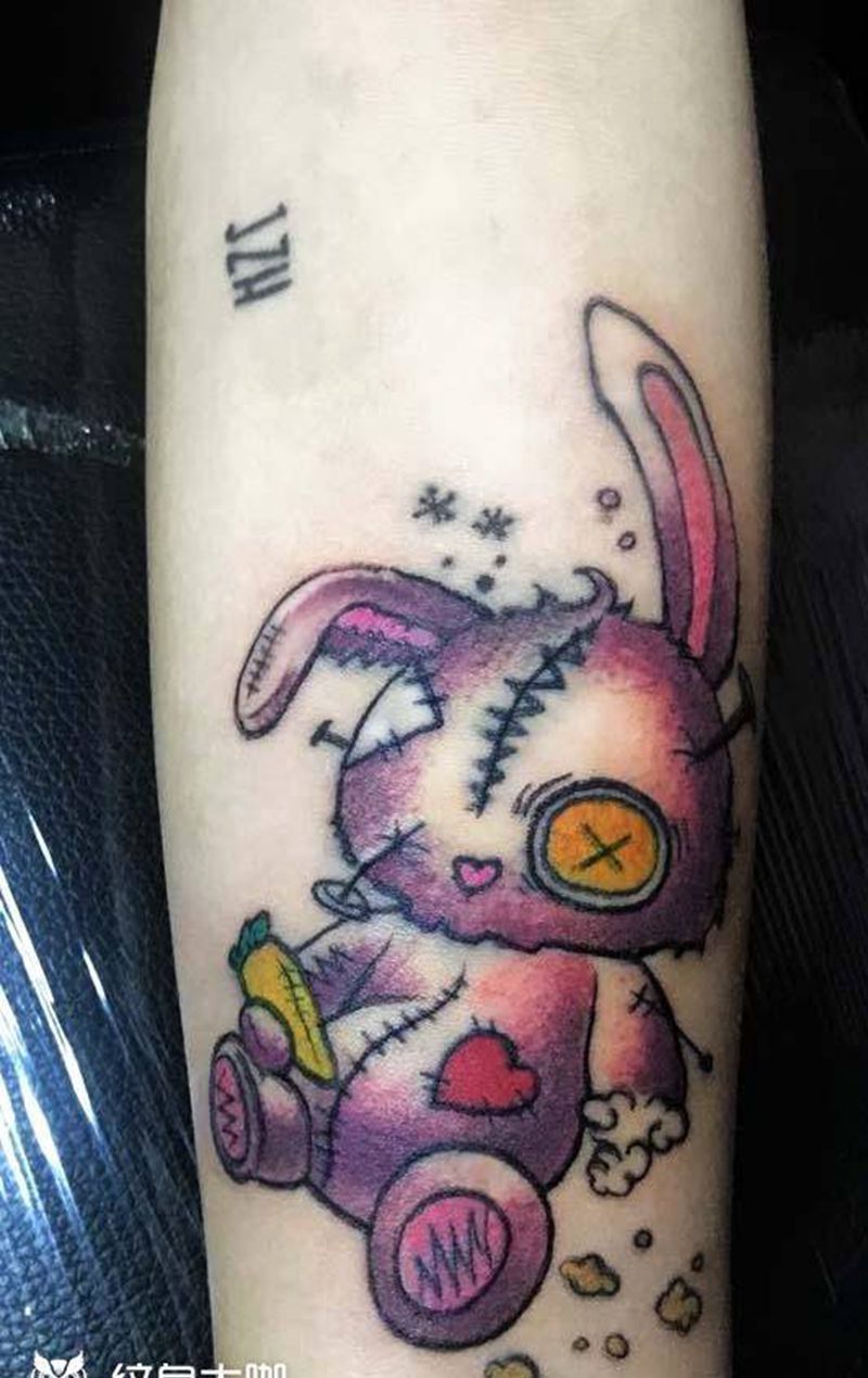 小萌兔纹身图片_手部手臂纹身图案