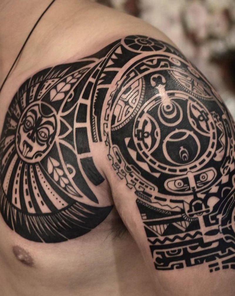 图腾半甲纹身图片_手臂胸部图腾纹身图案