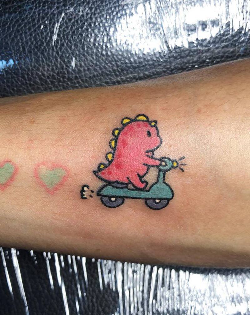 一只小恐龙纹身图片_手臂New School纹身图案