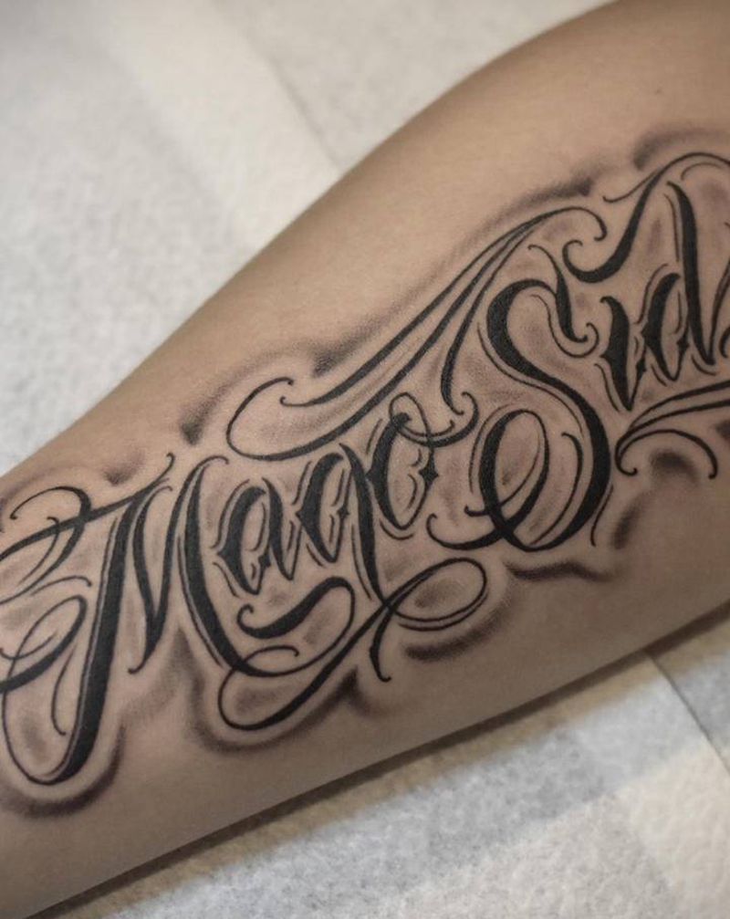 小臂花体字纹身图片_手部花体字纹身图案