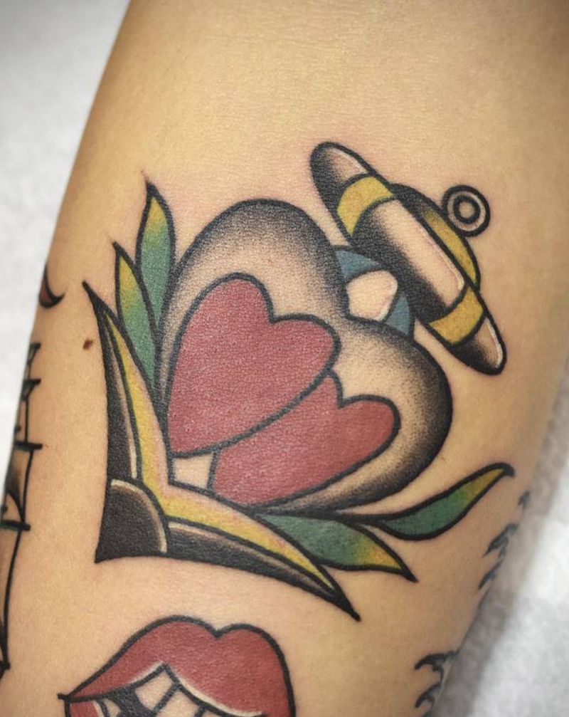 old school爱心纹身图片_手部Old School纹身图案