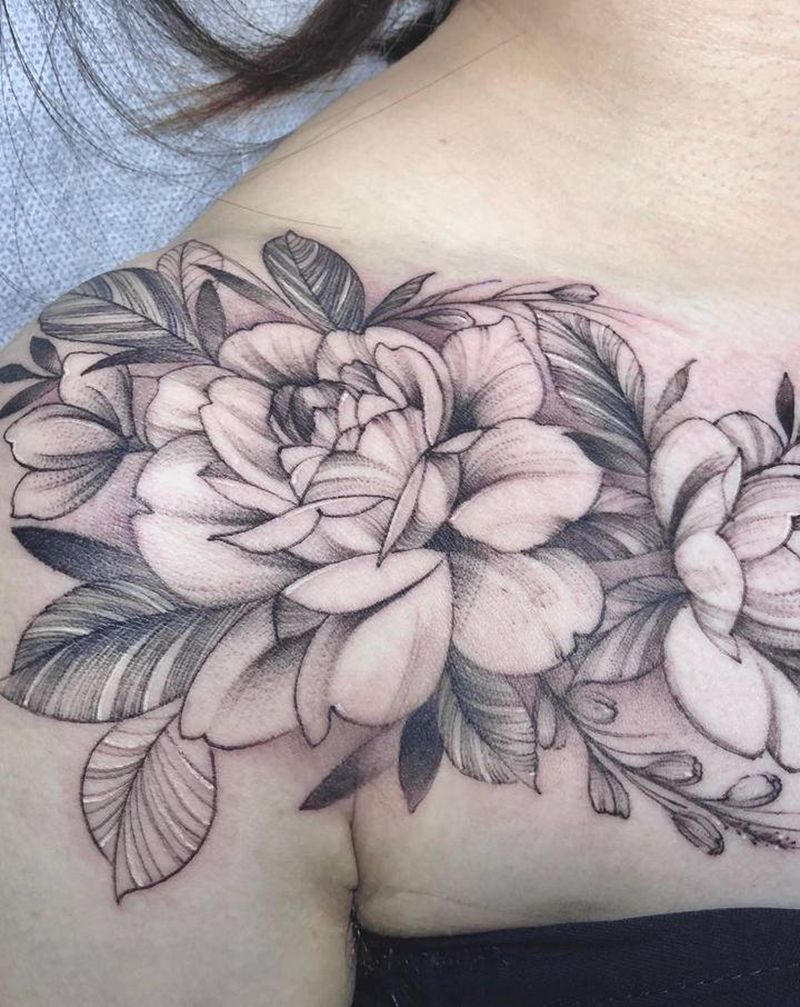 素花纹身图片_胸部肩部纹身图案