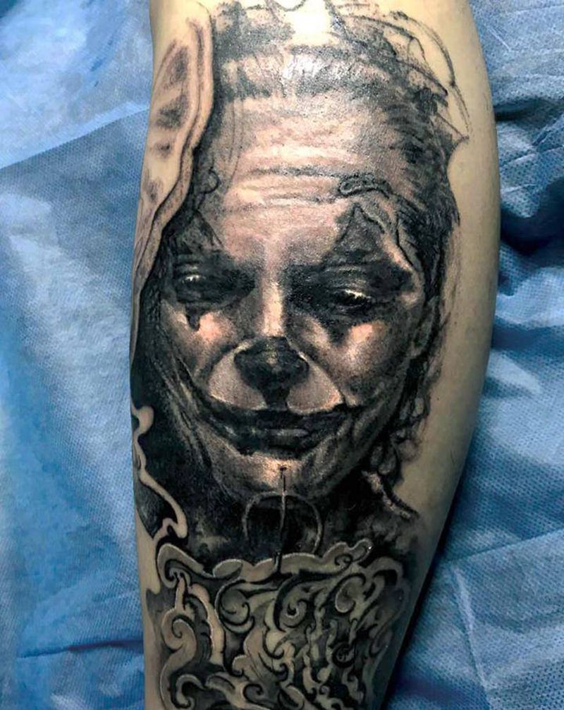 小丑纹身图片_腿部脚部欧美写实纹身图案