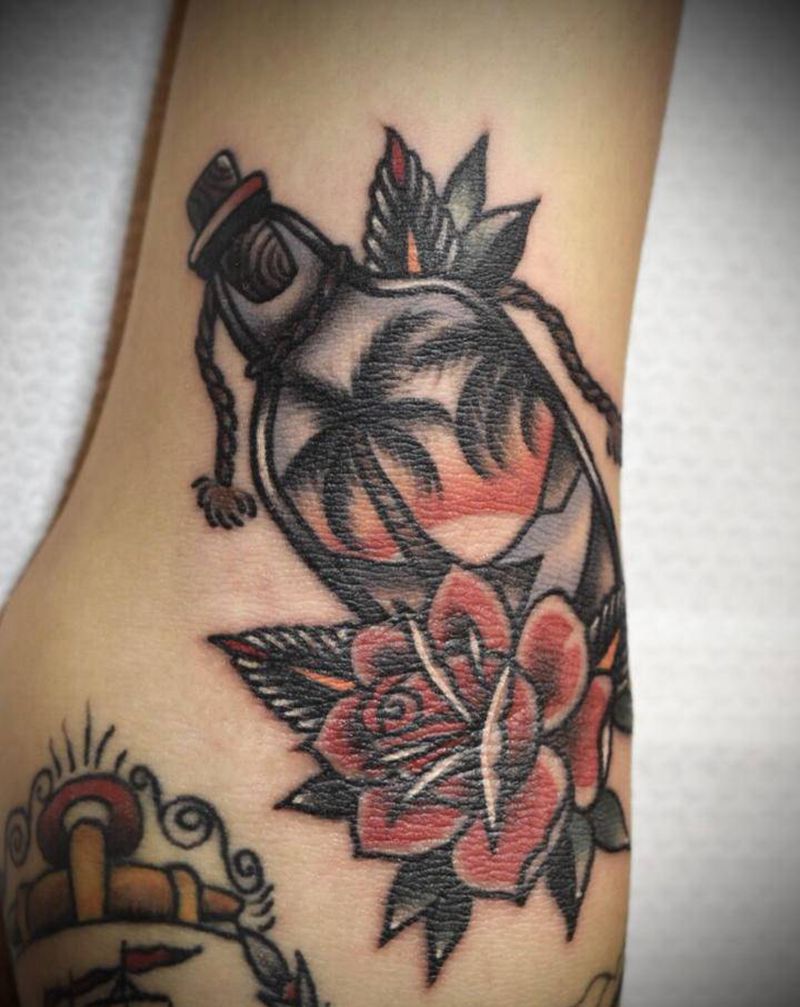 old school玫瑰漂流瓶纹身图片_手部Old School纹身图案