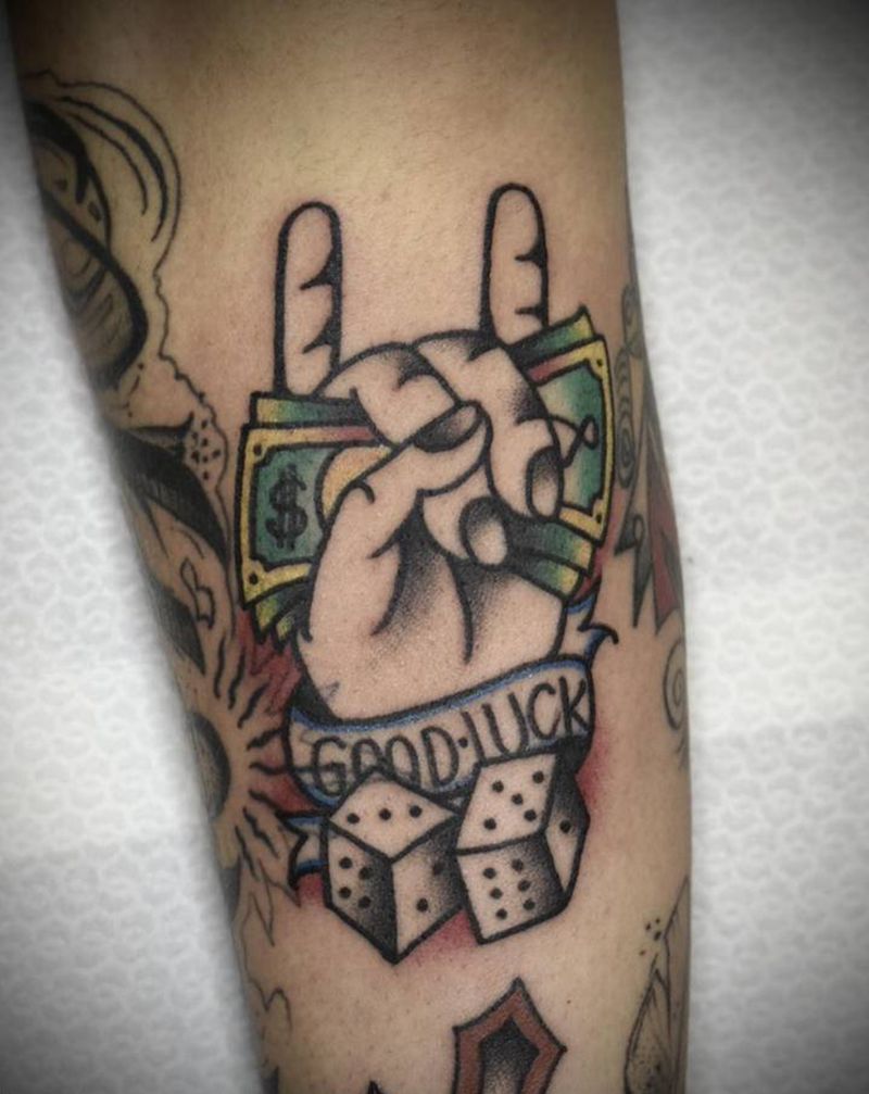 old school好运纹身图片_手部Old School纹身图案