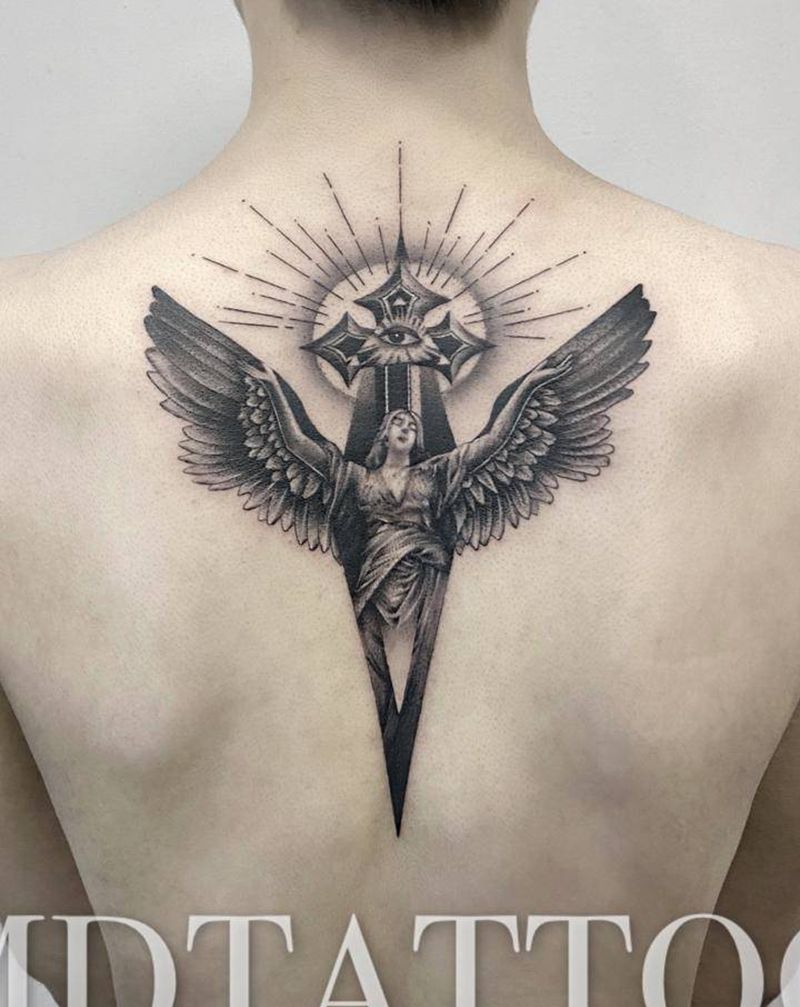 天使纹身图片_颈部背部欧美写实几何眼睛翅膀几何纹身图案