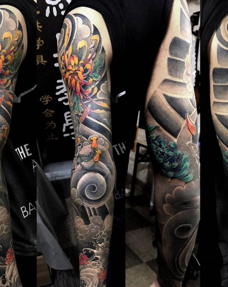 般若，菊花传统风格花臂纹身图片_手部手臂纹身图案