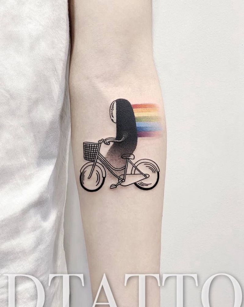 千与千寻无脸男纹身图片_手部手臂点刺几何无脸男自行车纹身图案