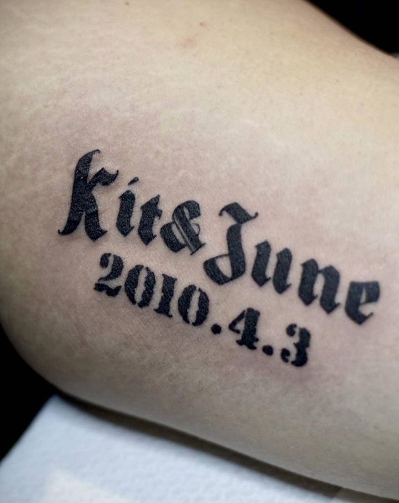 英文数字纹身图片_手臂花体字纹身图案