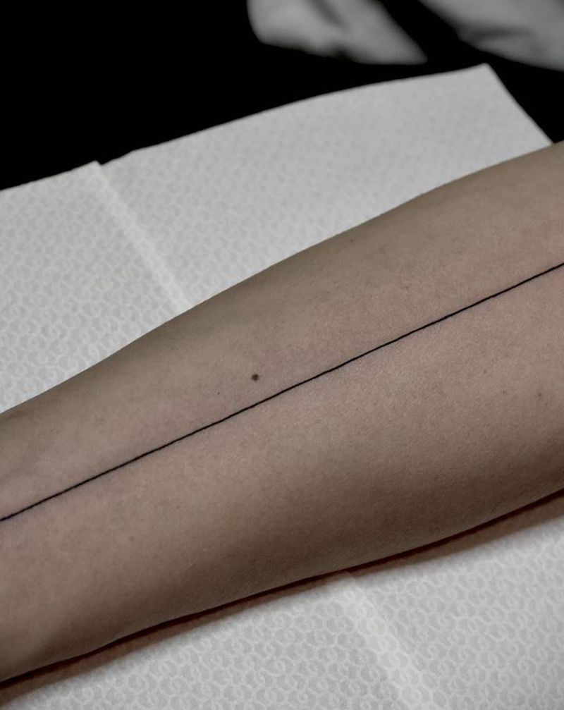 死亡直线纹身图片_手部几何纹身图案