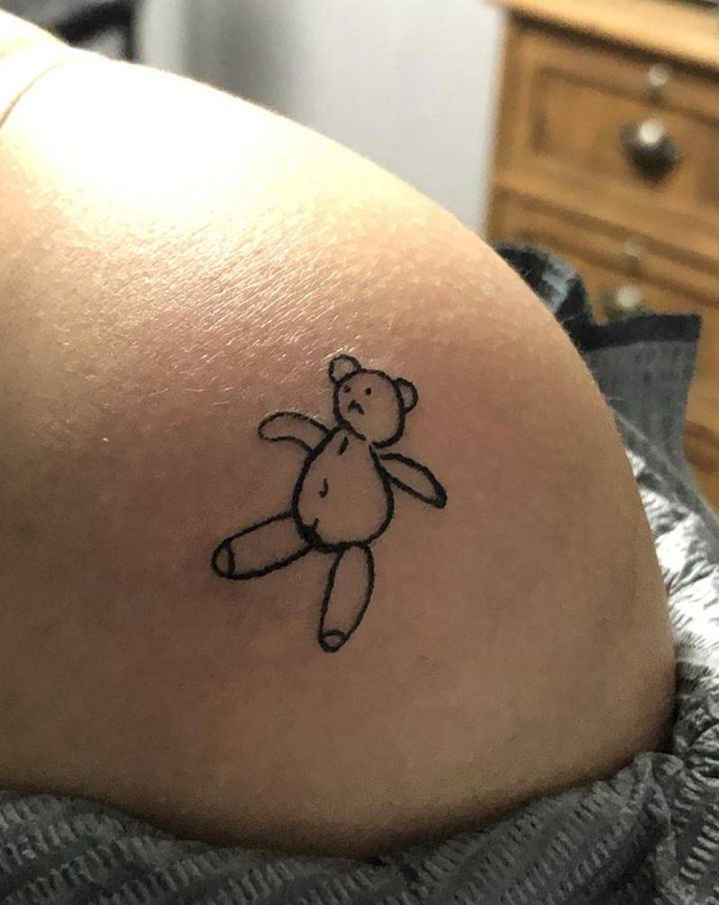 随笔画的不开心纹身图片_肩部细线纹身图案