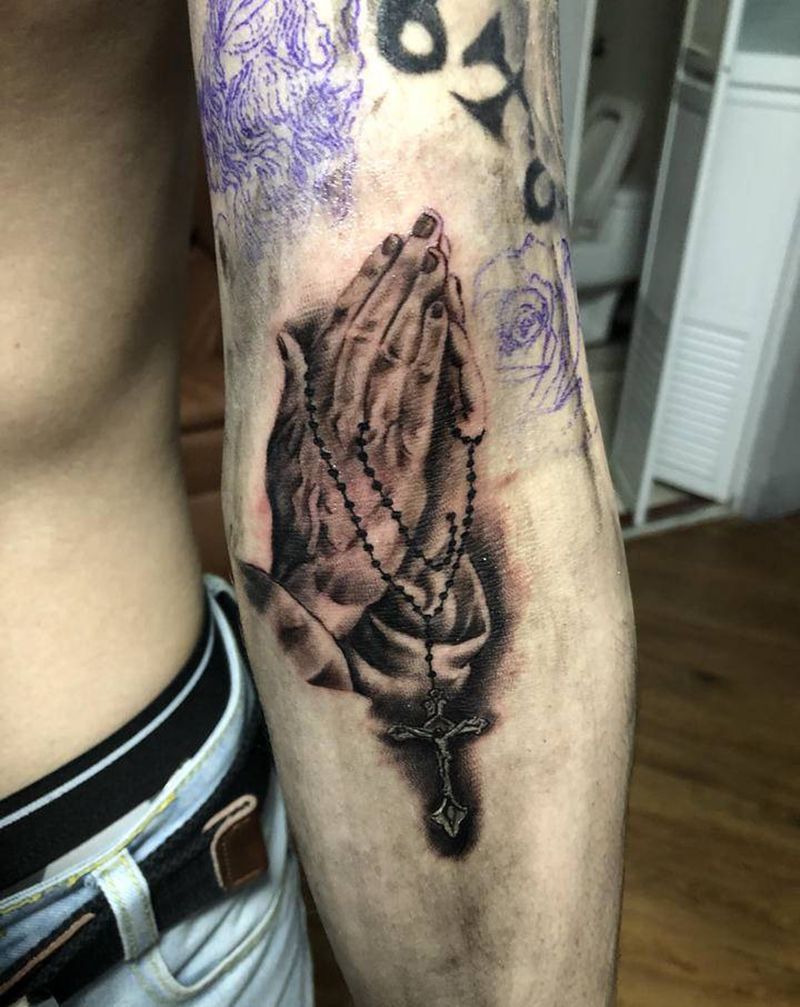 祈祷之手纹身图片_手部欧美写实纹身图案