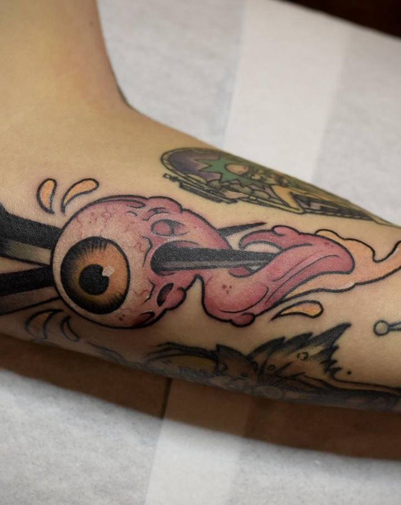 钉子眼球纹身图片_手部手臂New SchoolOld School纹身图案