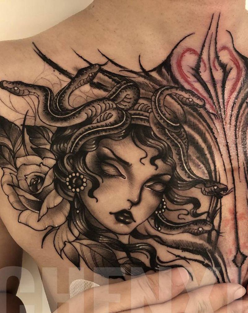 美杜莎&小恶魔纹身图片_胸部暗黑美杜莎纹身图案