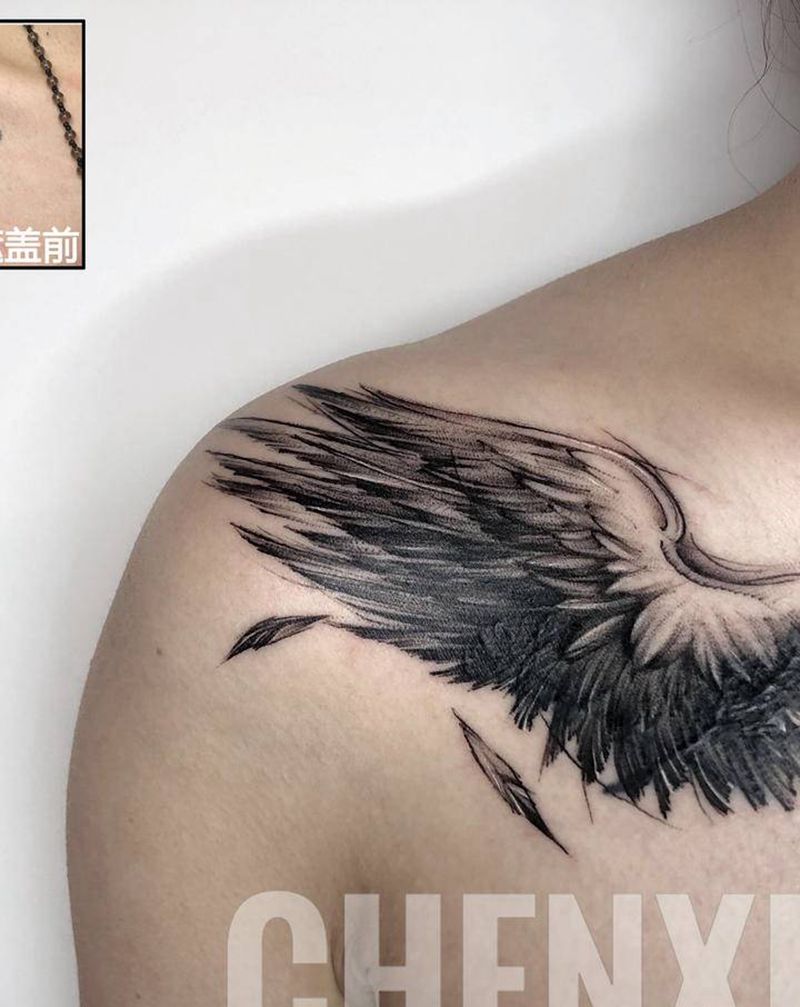 翅膀遮盖纹身图片_胸部纹身图案