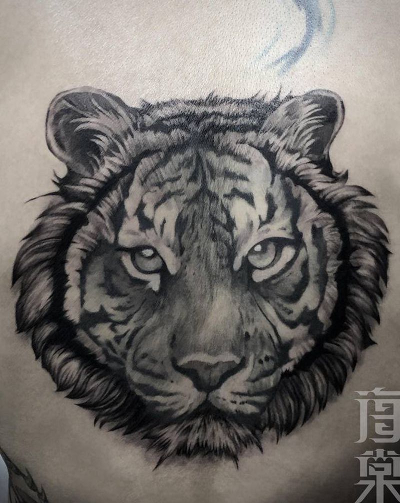 老虎纹身图片_背部欧美写实纹身图案