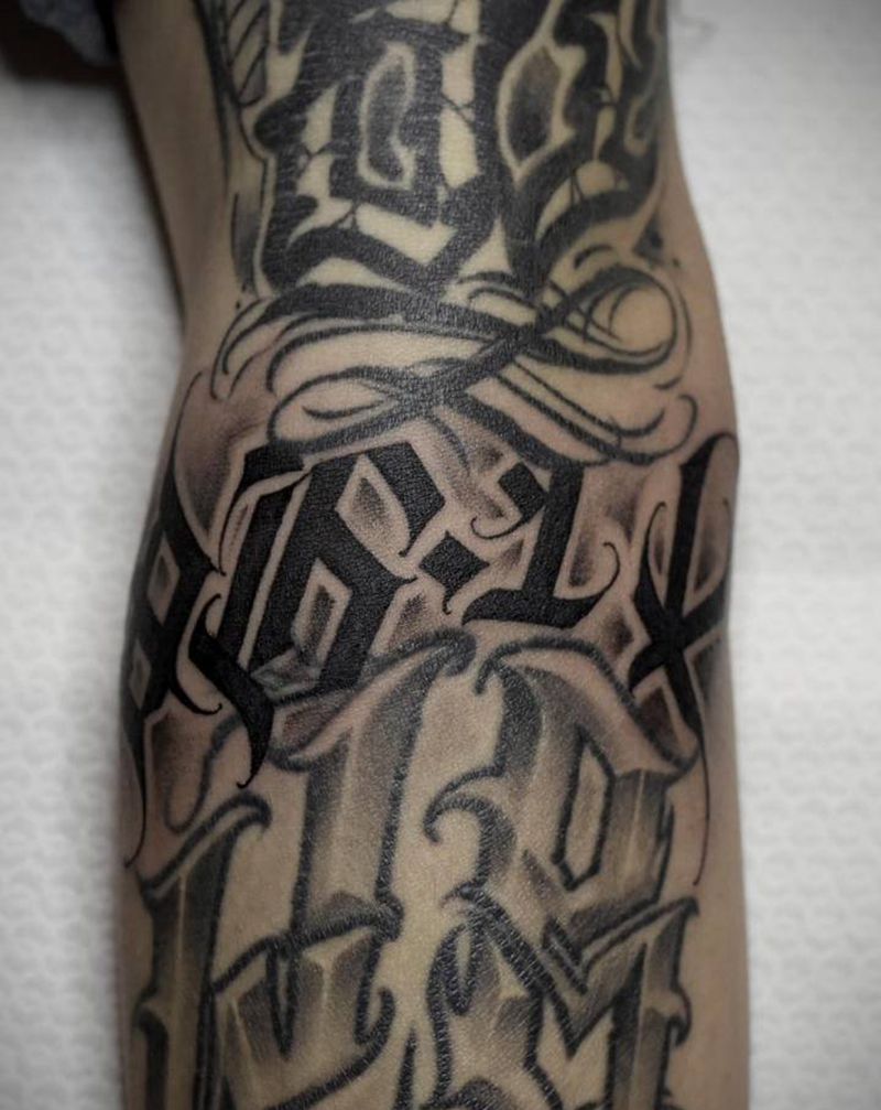 填空题纹身图片_手臂花体字纹身图案